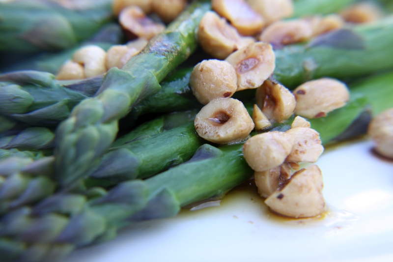 asparagus with hazelnuts2 resized